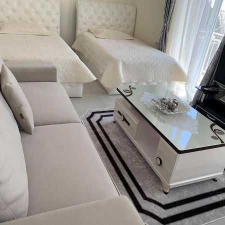 Apartament Oresti Korça Exteriör bild