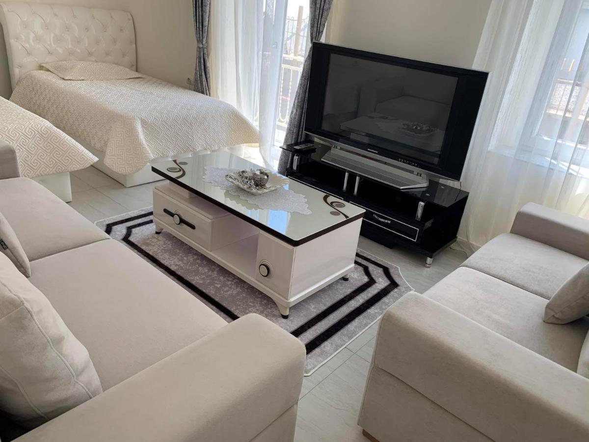 Apartament Oresti Korça Exteriör bild